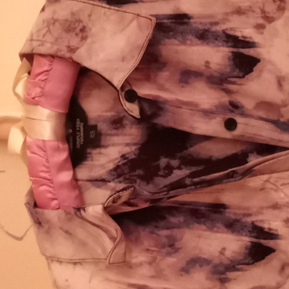 " A Fun Simply Vera Vera Wang Blouse